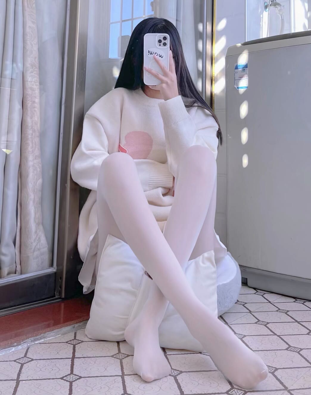 在角落的白丝超短裙大长腿小萝莉-无忧智云
