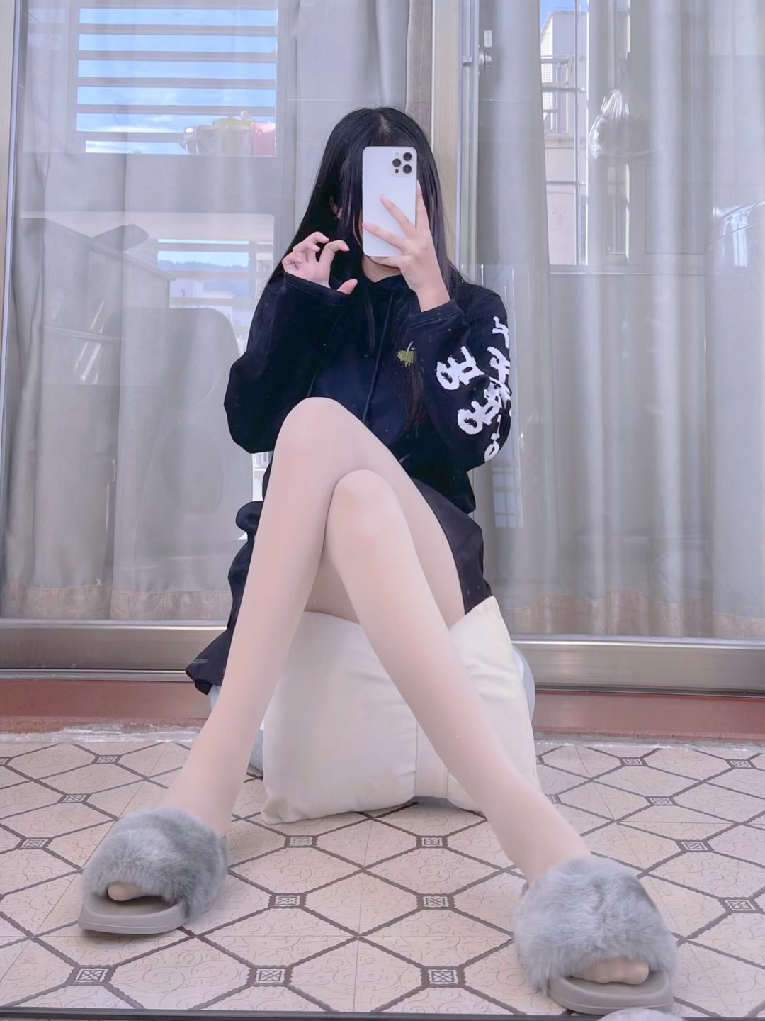 敲可爱的肉丝长头发短裙小姐姐美图-无忧智云